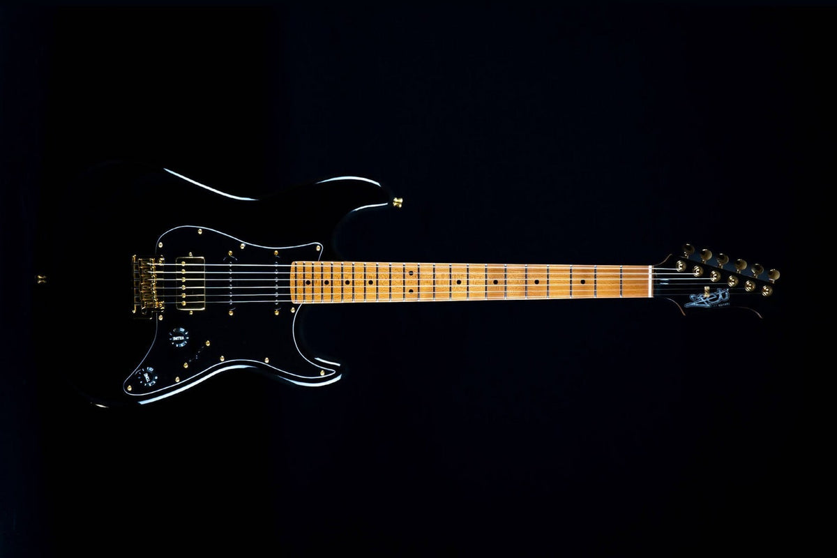 JET Guitars JS-400 BK G – elektrische gitaar – S-stijl HSS Goud hardware Zwart