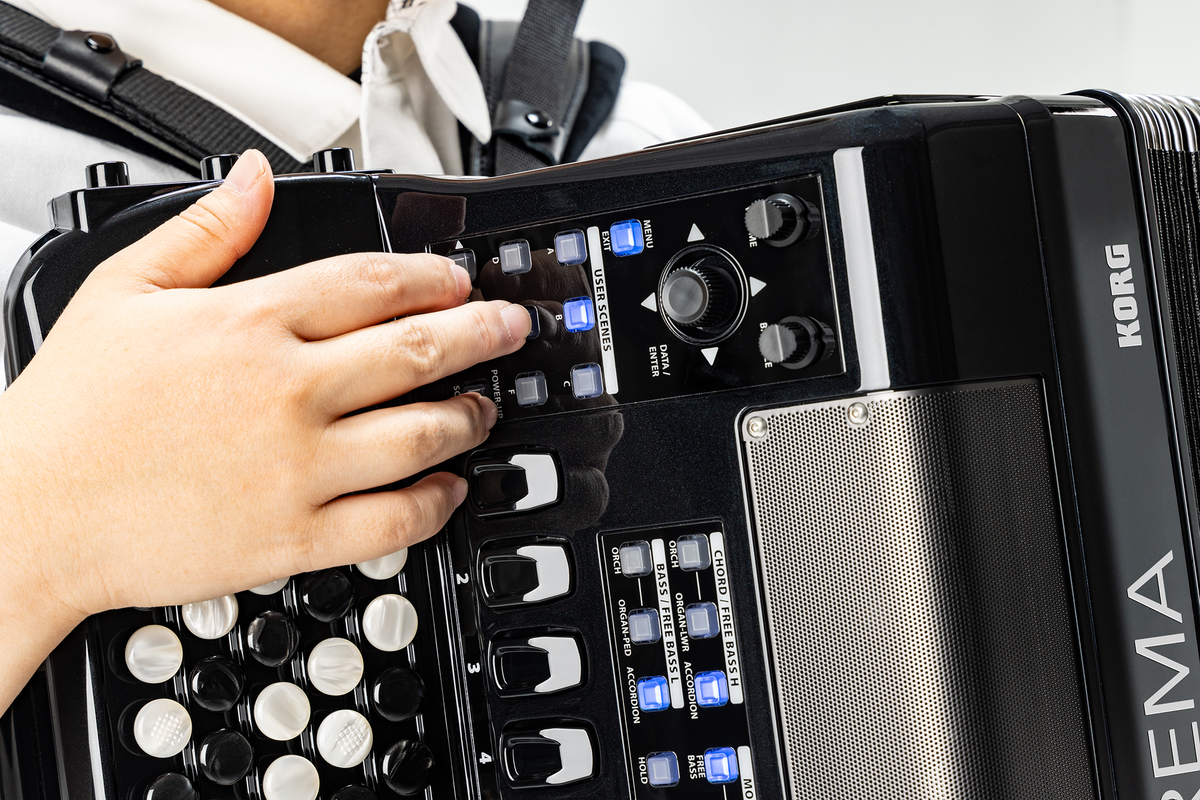 Korg Digitale accordeon, FISA SUPREMA, 92 knoppen, 120 bassen, Metallic Black