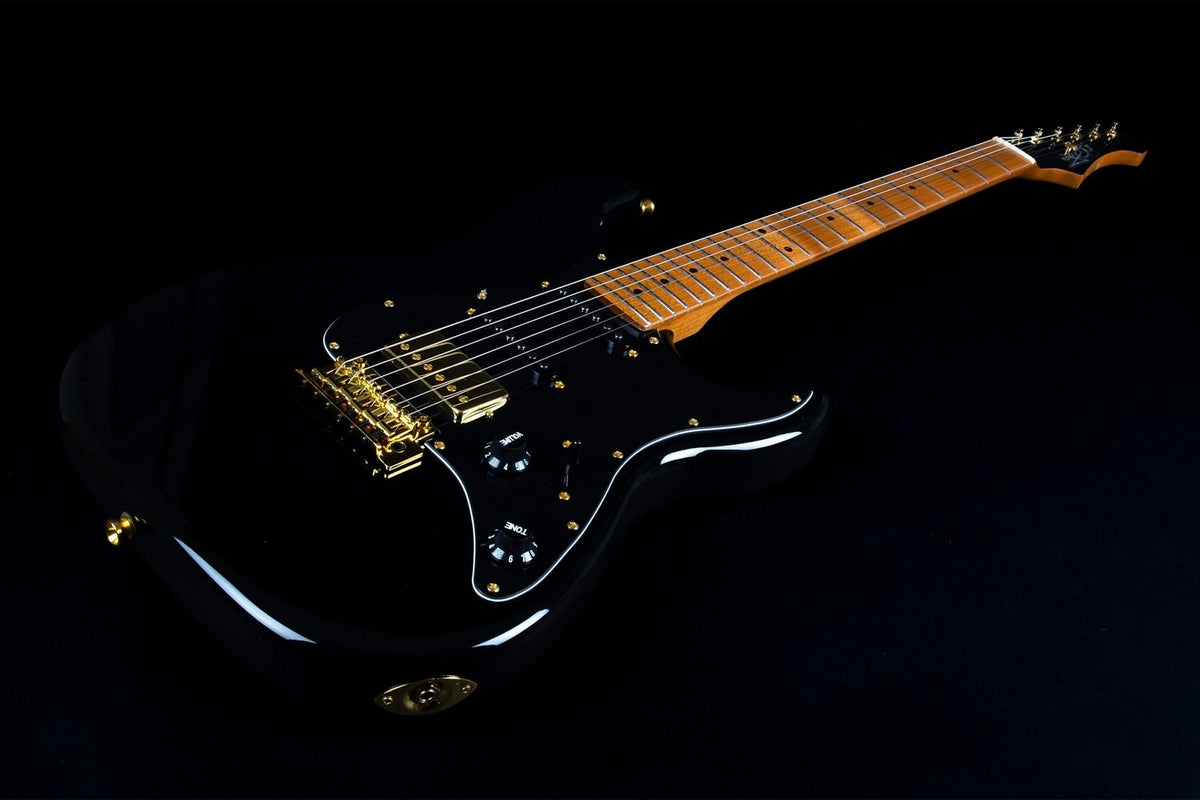 JET Guitars JS-400 BK G – elektrische gitaar – S-stijl HSS Goud hardware Zwart