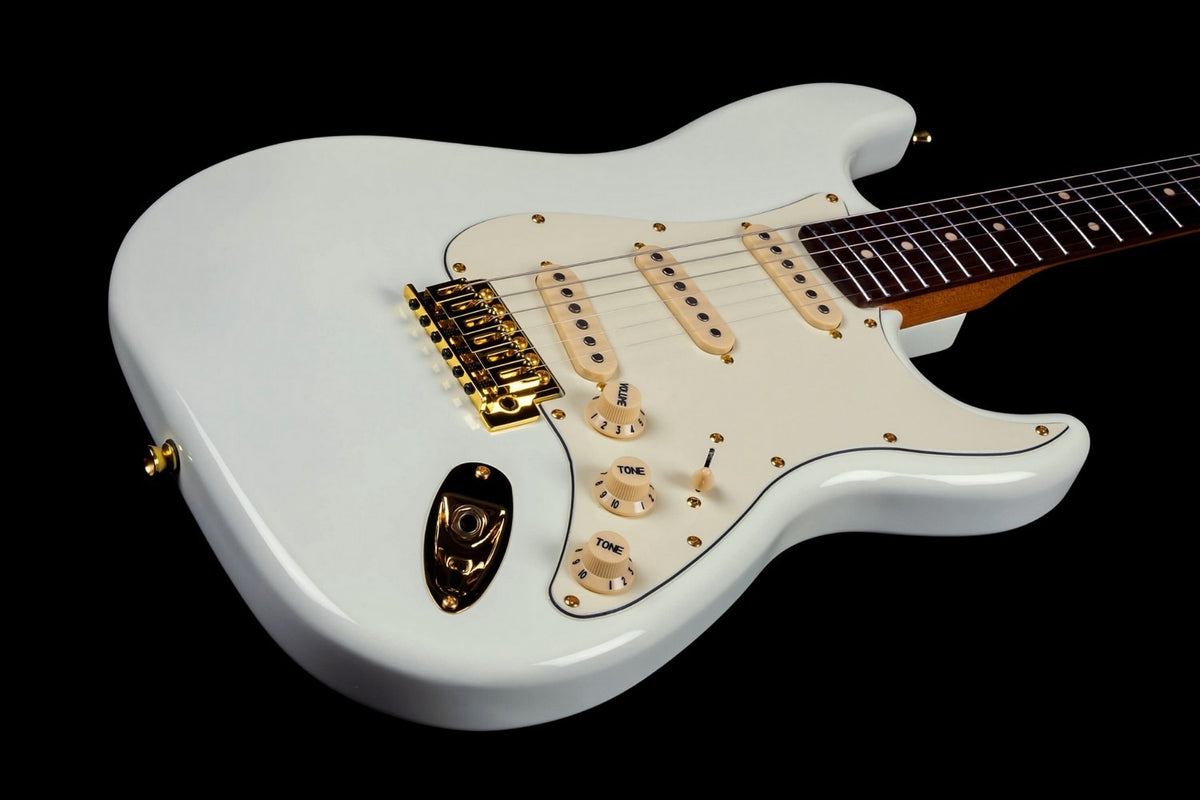 JET Guitars JS-380 OW G – elektrische gitaar – S-'plus' stijl SSS Alnico V Goud hardware Wit, palissander toets