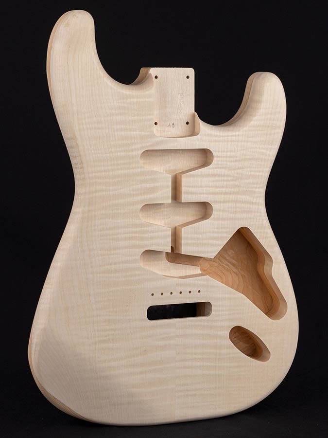 Boston EST-2PINFM Body Stallion model (made in Germany), 2 piece roasted pine, AAA flamed maple top