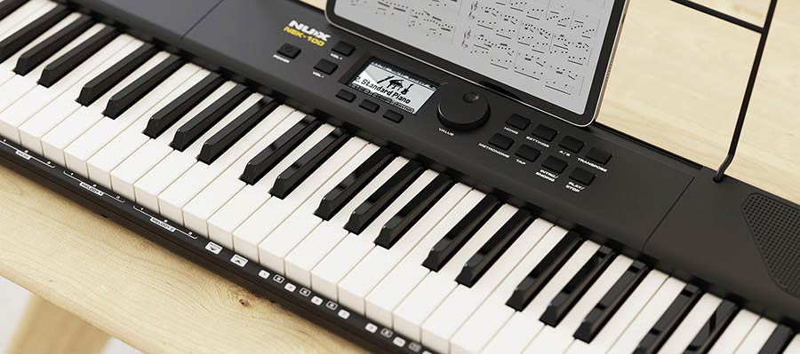 NUX NEK-100 draagbaar keyboard met 61 aanslaggevoelige toetsen
