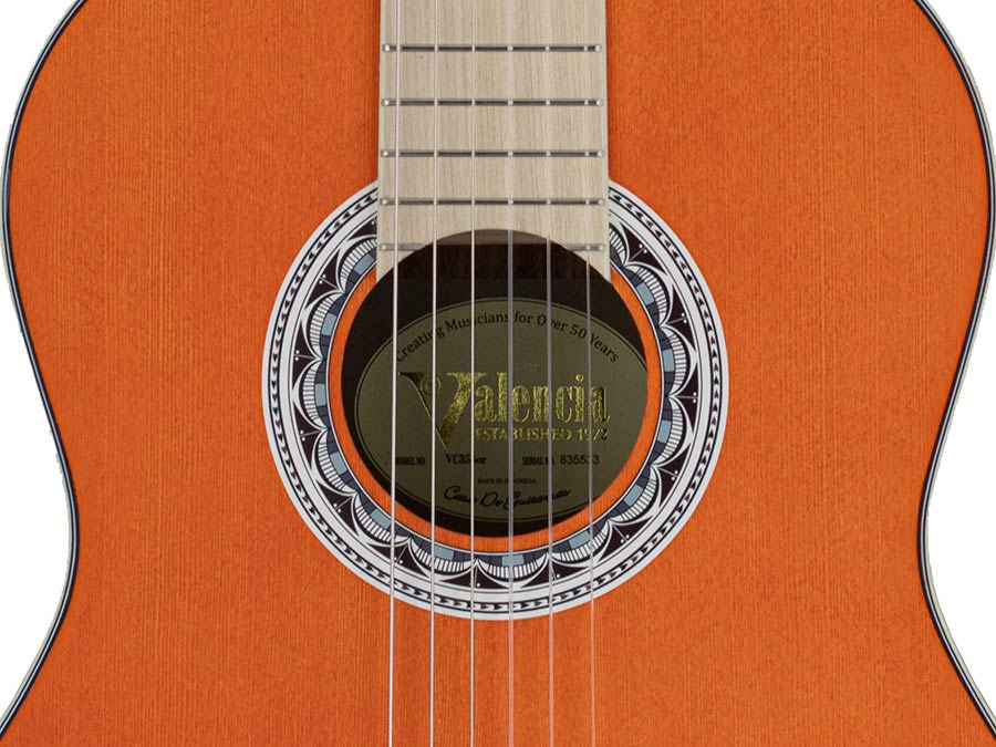 Valencia: Klassieke gitaar 4/4, sitka spar & mahonie, oranje