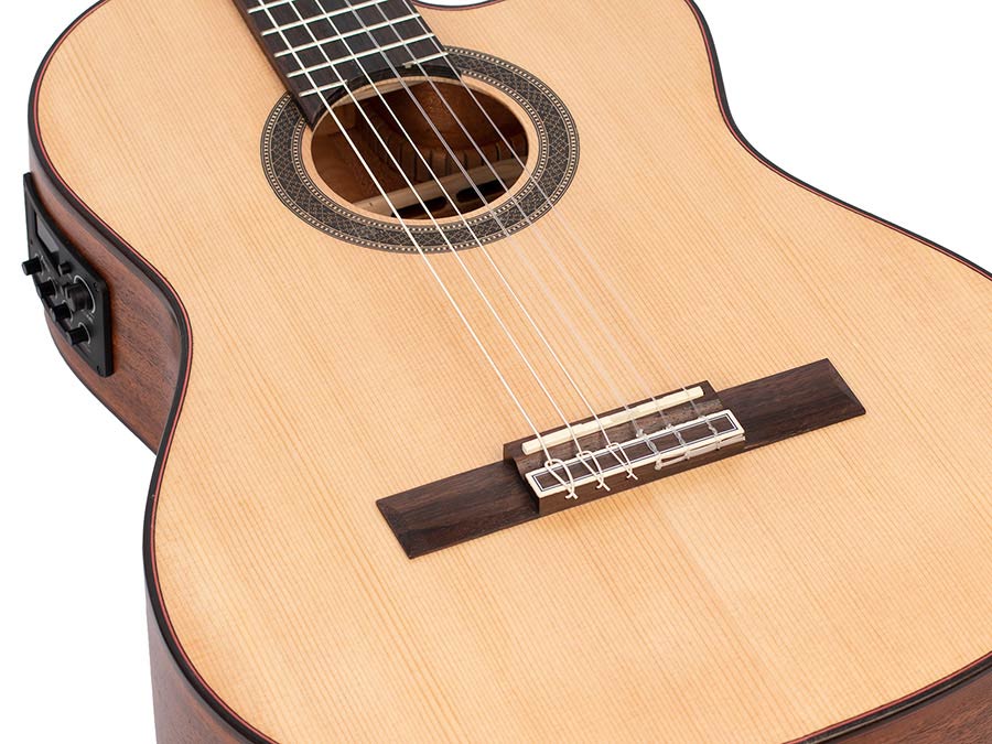 Valencia VC704CE Elektro-akoestische klassieke gitaar 4/4
