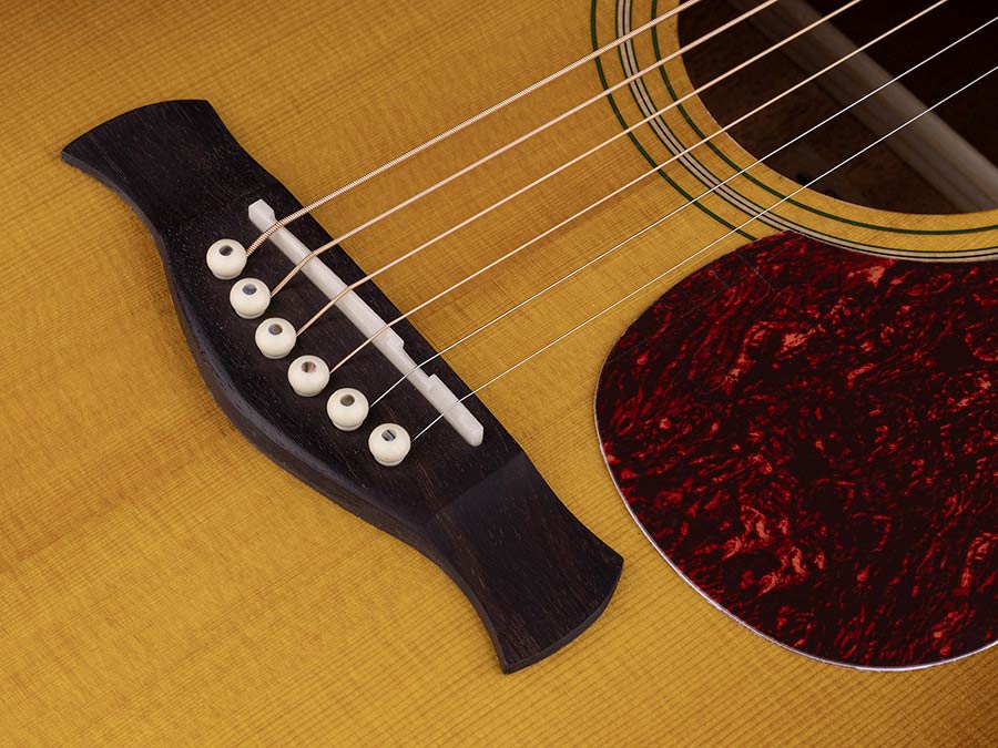 Richwood HSD-40-HB Heritage Series dreadnought gitaar met massief sparren bovenblad, edge honeyburst