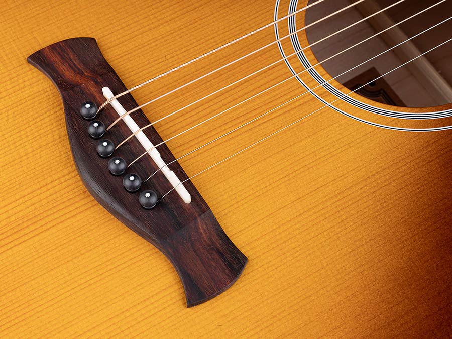 Richwood HSJS-42-HB Heritage Series jumbo gitaar met massief sparren bovenblad, honeyburst