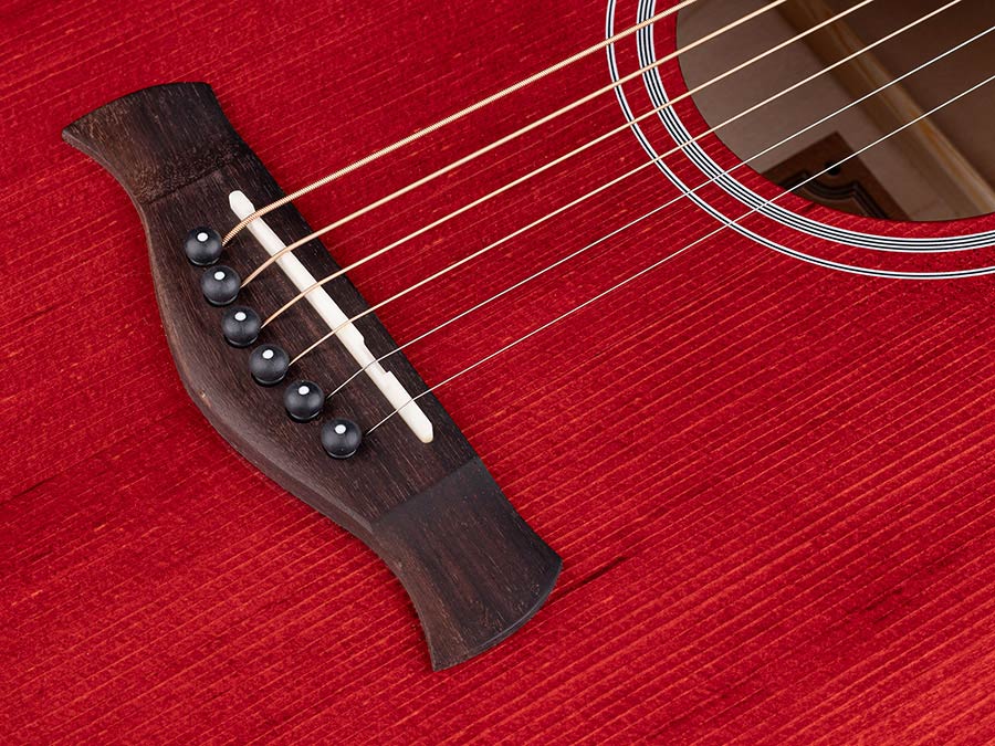 Richwood HSJS-42-TRD Heritage Series jumbo gitaar met massief sparren bovenblad, transparant rood