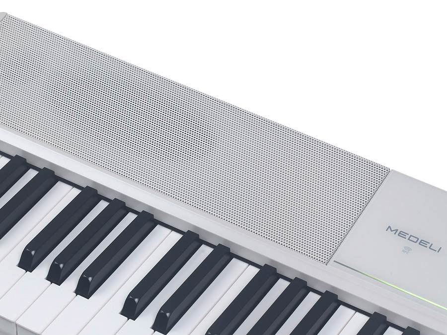 Medeli - SP-C220/WH - digital compact stage piano, 88 keys 3-sensor hammer action, biamped 2 x 13W + 2 x 7W, white