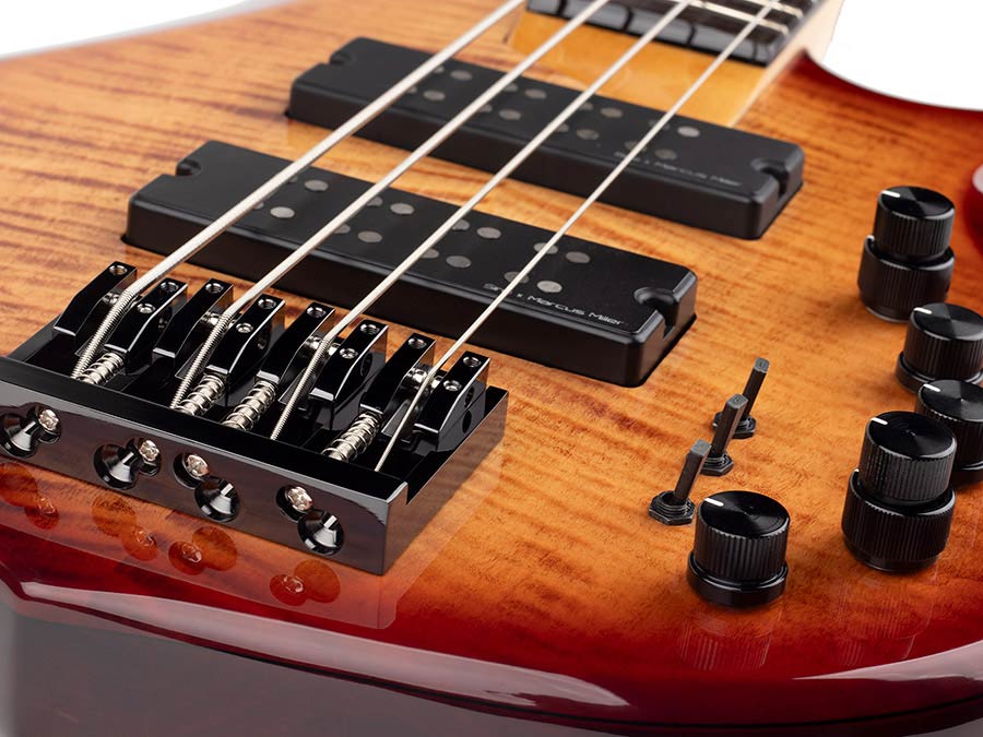 Sire M7+ A4 Marcus Miller 4-snarige actieve basgitaar brown sunburst