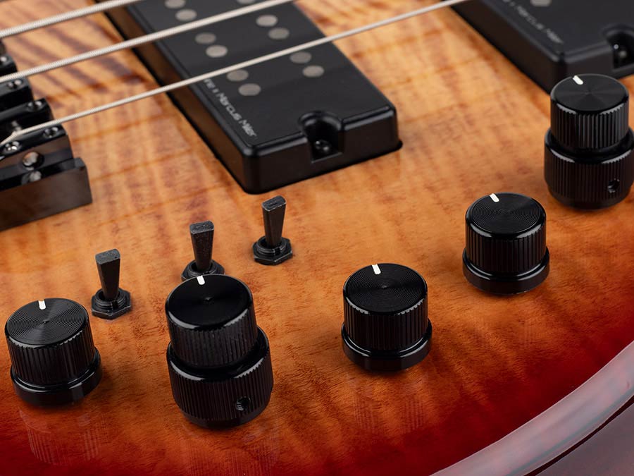 Sire M7+ A4 Marcus Miller 4-snarige actieve basgitaar brown sunburst