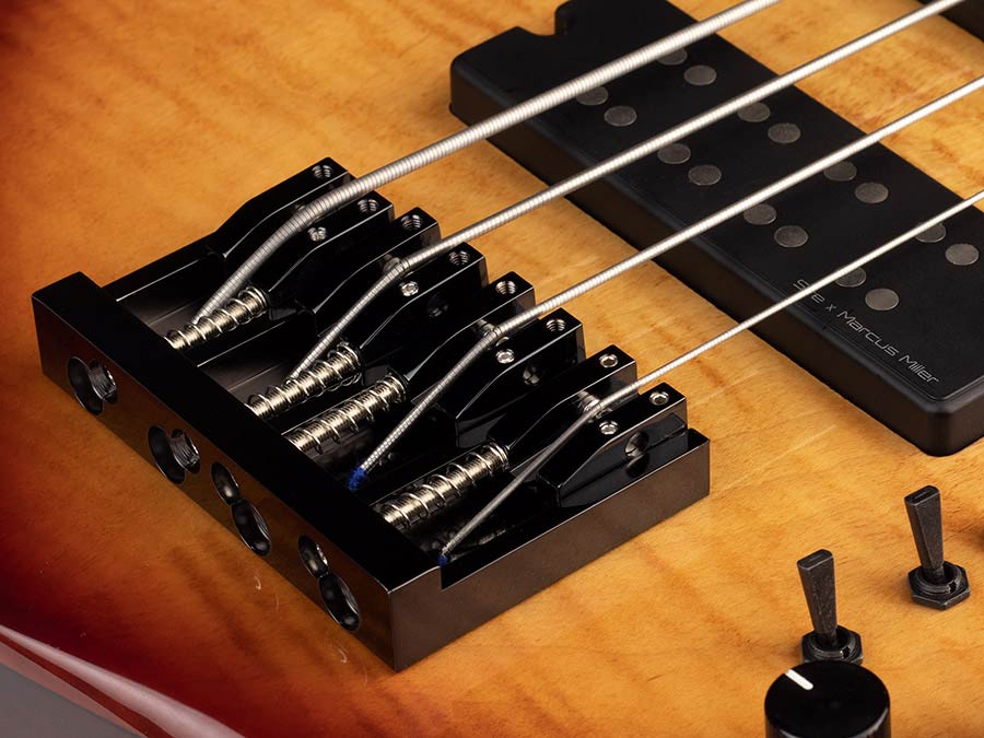 Sire M7+ A4F Marcus Miller 4-snarige actieve basgitaar brown sunburst