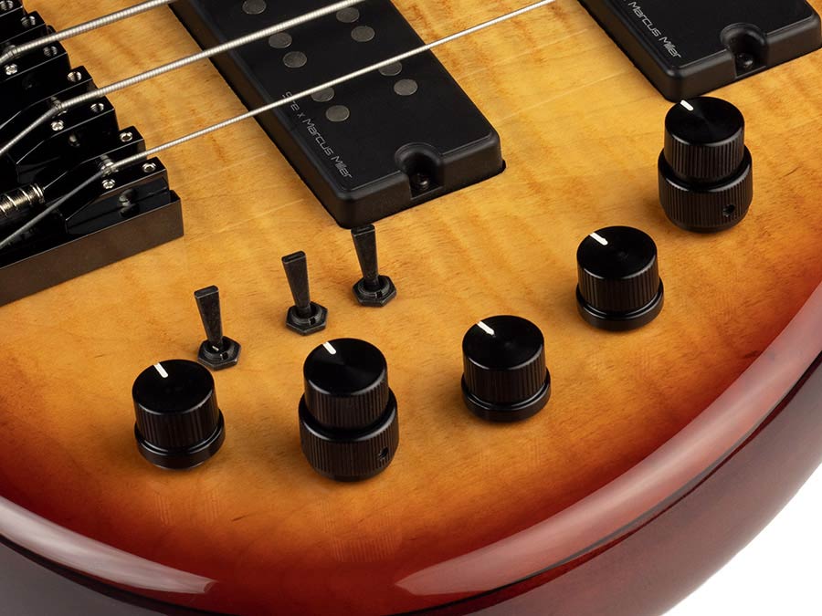Sire M7+ A4F Marcus Miller 4-snarige actieve basgitaar brown sunburst