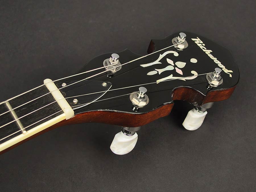 Richwood RMB-604 Heritage Series tenorbanjo 4-snarig, mahonie ketel, 19 frets