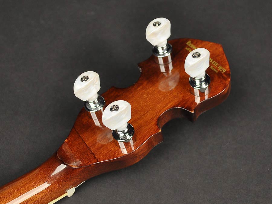 Richwood RMB-604-SS Heritage Series tenorbanjo 4-snarig, mahonie ketel, 17 frets