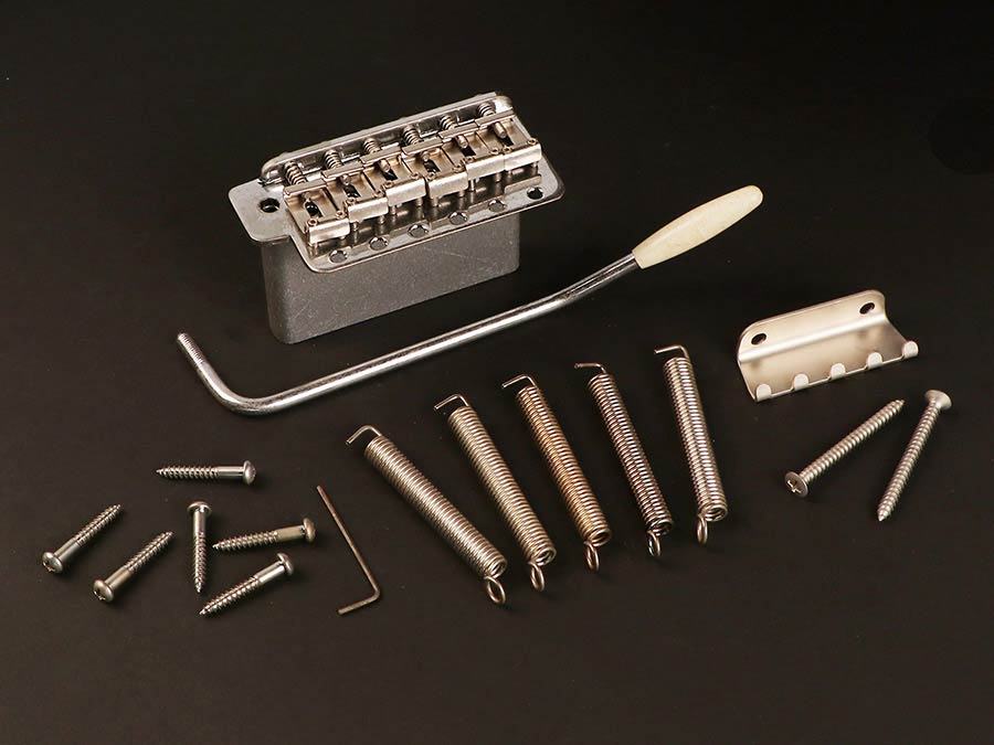 Gotoh - GTH16258 - GE101TS vintage tremolo 6 screws pitch 11.3mm, steel saddles and block , aged chrome