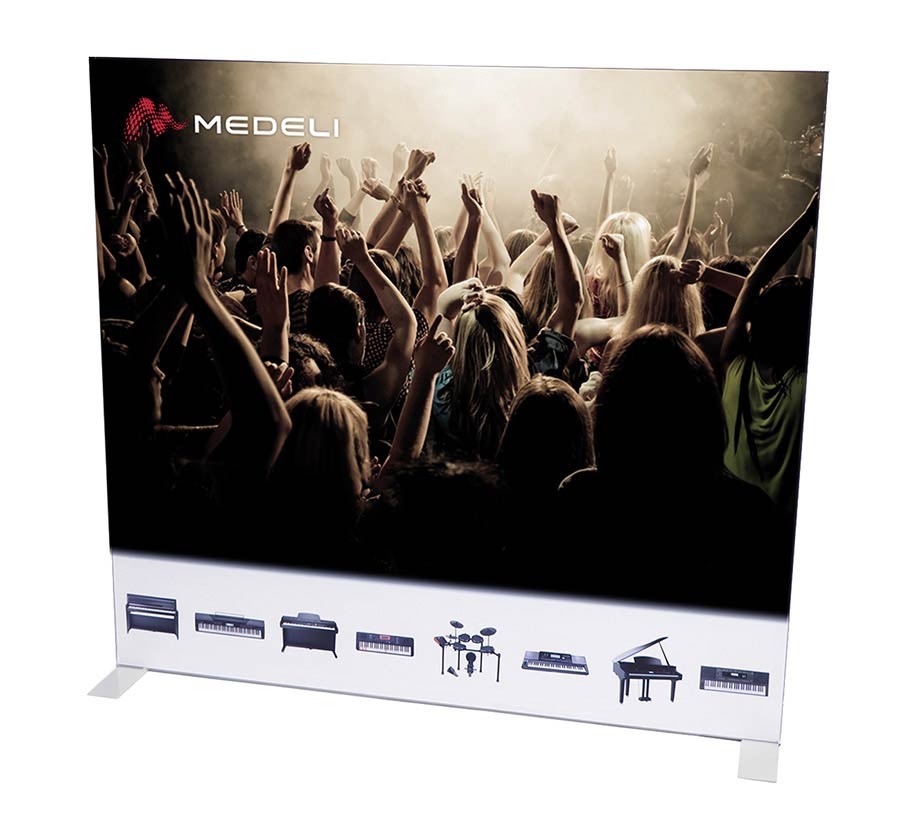 aluminum frame with 2 printed cloth screens - free standing on legs - 150x135cm