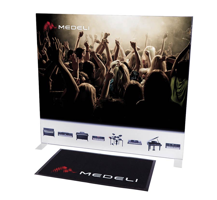 aluminum frame with 2 printed cloth screens - free standing on legs - 150x135cm