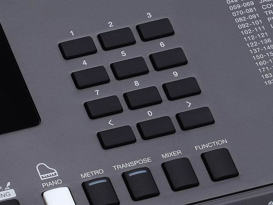 keyboard, 61 touch sensitive keys, backlit LCD, 2 x 2,5 W