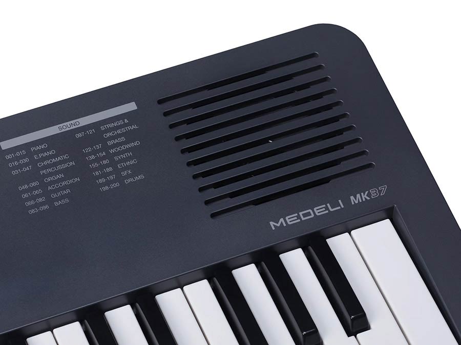keyboard, 37 mini-size keys, with USB-C cable for MIDI and power supply, auto chord, 1 X 2,5 W